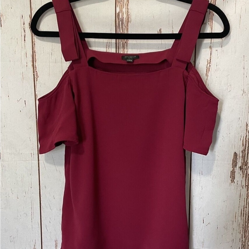 Ann Taylor Cold Shoulder Bow Top Blouse Womens Size XSPetite Burgundy Wine